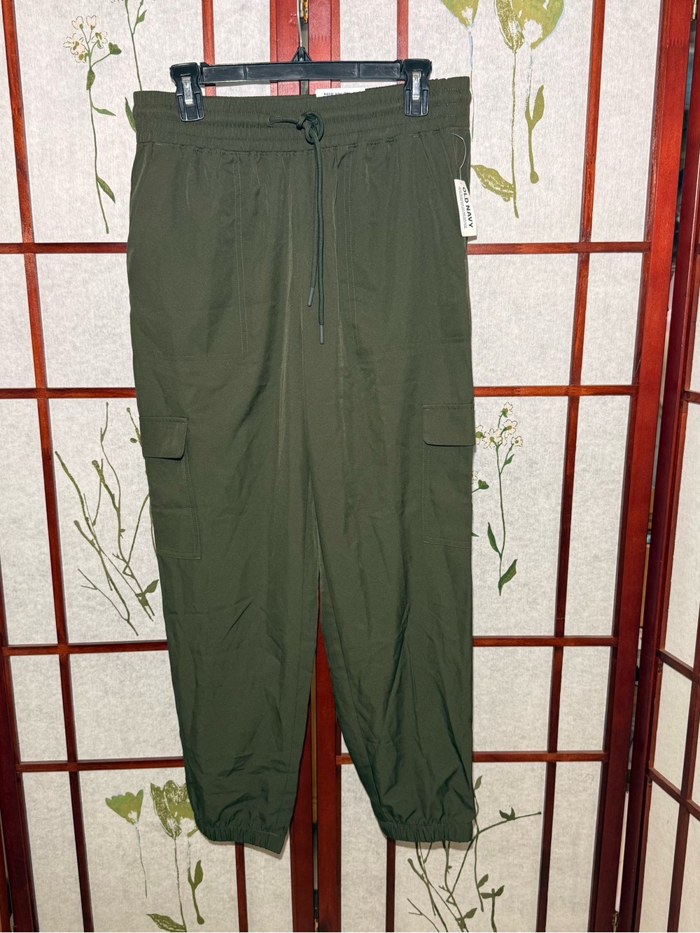 NWT- Old Navy Active Women’s mid rise Jogger Stretch Tech Pants Olive Green sz M